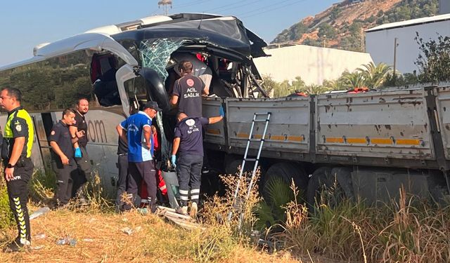 Söke-Milas yolunda feci kaza! Yolcu otobüsü TIR’a çarptı: 2 ölü, 18 yaralı
