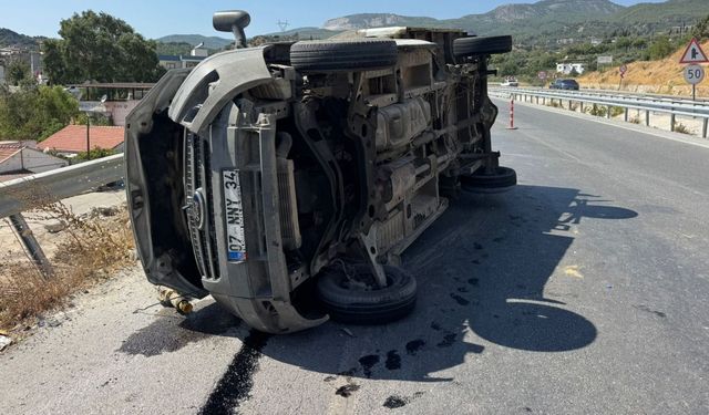 Söke'de korkutan kaza: Kamyon devrildi