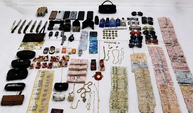 Kuşadası’nda plaj hırsızı kıskıvrak yakalandı! Üst aramasından çıkanlar şok etti