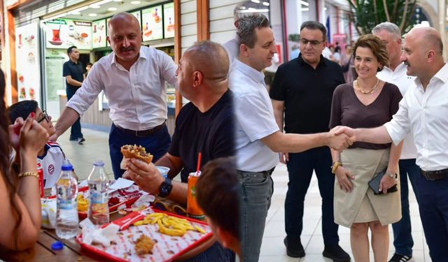 Makamda değil, halkın arasında! Vali Varol Aydınlılarla buluşmaya devam ediyor
