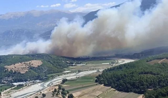 Yangında korkutan gelişme! Alevler Antalya sınırına ulaştı