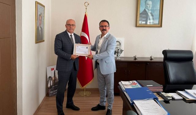 Sultanhisar’da Tarım Müdürlüğü’nde görev değişimi: Bozbek başarı belgesiyle uğurlandı
