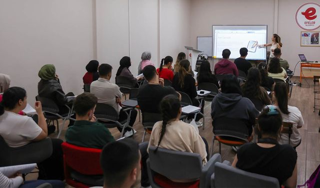 Efeler Belediye Başkanı Yetişkin'den öğrencilere sınav yolculuğunda rehberlik desteği