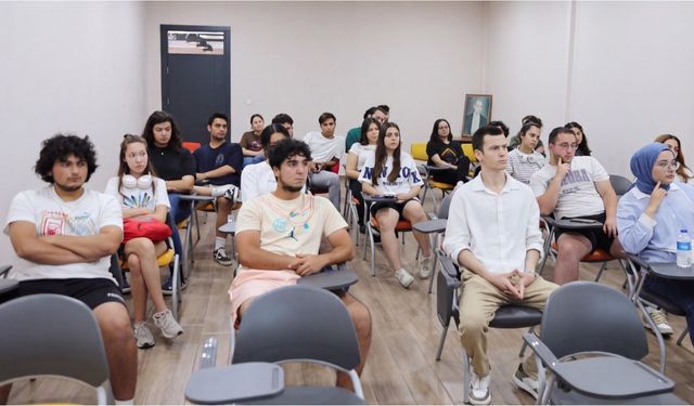 Efeler’de gençlerin sınav hazırlığına rehberlik desteği