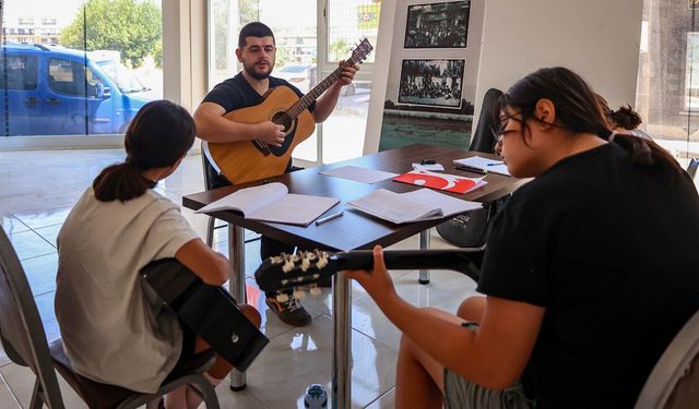 Efeler'de sanat zamanı! Müzik akademisi kursları başlıyor