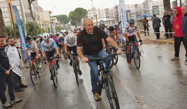 Aydın'da yağmura aldırmadılar, pedallar Germencik İncir Festivali için çevrildi