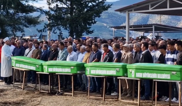 Aynı aileden 7 kişinin cenazesi defnedildi