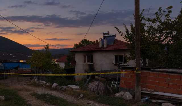 Köydeki yangında baba ve kızı can verdi