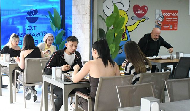 Kuşadası'nda dayanışmanın sofrası Kent Lokantası her gün yüzlerce kişiyi ağırlıyor