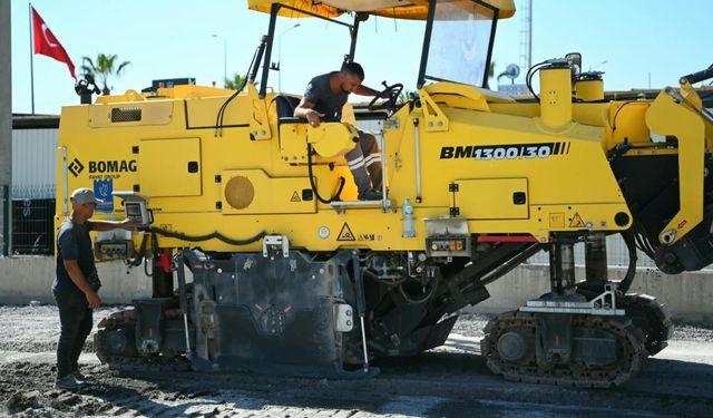 Kuşadası’nda eski asfalt sökülüyor, yeni yol geliyor