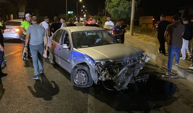 Nazilli’de otomobil refüje çarptı: 2 yaralı