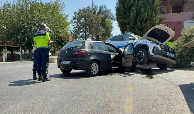 Nazilli’de polis aracıyla otomobil çarpıştı! 2 kişi yaralandı