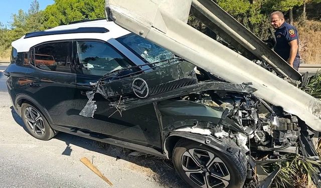 Söke'de araç bariyerlere çarptı: 1 yaralı