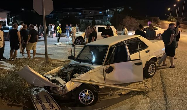 Söke’de motosiklet iki otomobilin arasında kaldı: 18 yaşındaki genç hayatını kaybetti