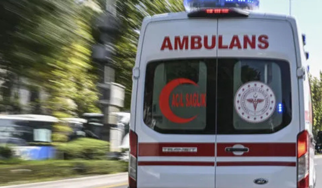 Kamyonet 2 tırla çarpıştı: 1 ölü, 2 yaralı