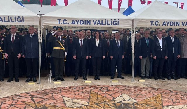 Aydın’da Cumhuriyet Bayramı coşkusu çelenk töreniyle başladı