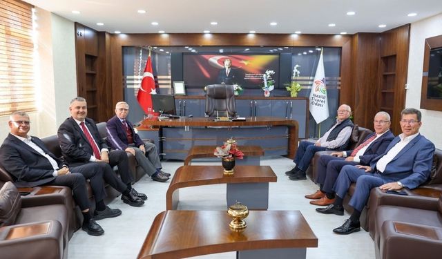 Başkan Akgün'e seleflerinden destek