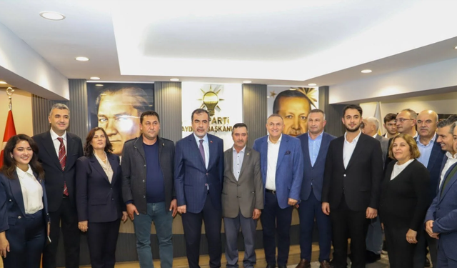 Aydın'da belediye meclis üyeleri AK Parti'ye katıldı