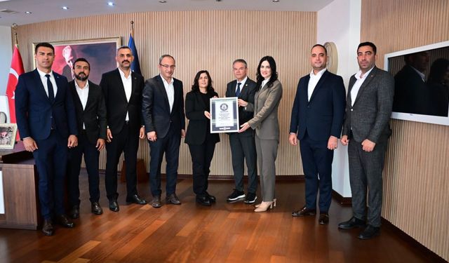 Çerçioğlu’na Guinness rekorunun sertifikası sunuldu
