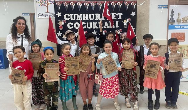 Kızılcaköy’de minikler Cumhuriyet’i köy halkına heyecanla duyurdu