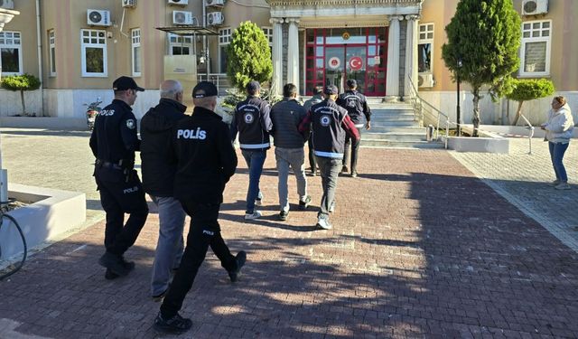 Didim’de 25 düzensiz göçmen yakalandı: 3 kişi tutuklandı