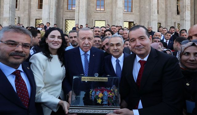 Aydın’dan Erdoğan’a Efe Fesi hediyesi!