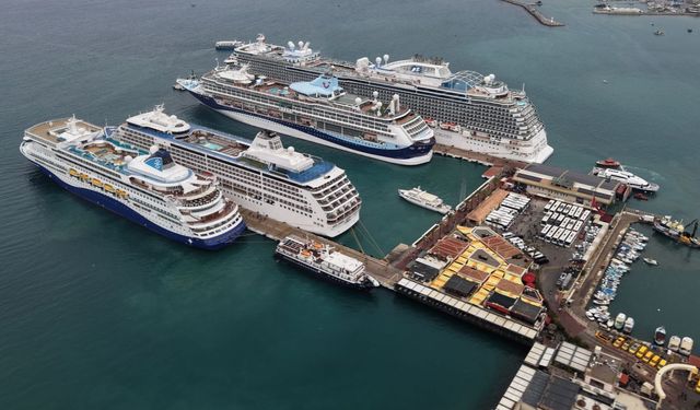 Kuşadası’na turist akını: 4 gemiyle 7 bin 594 kişi geldi