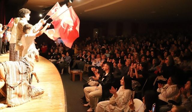 Nazilli’de “Abide-i Aşk” sahnelendi