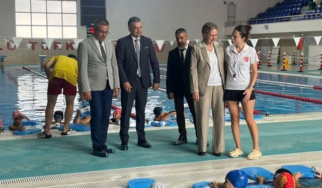 Nazillili çocuklar geleceğe kulaç atıyor