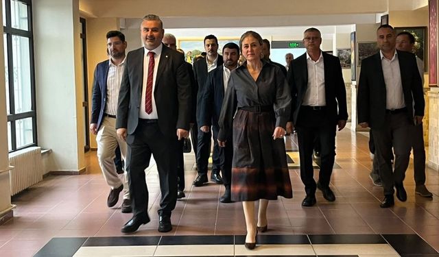 Özen Akgün mazbatasını aldı