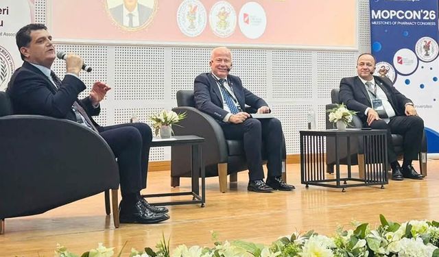 Aydın Eczacı Odası Başkanı Karaarslan, İzmir'de geleceğin eczacılarıyla buluştu