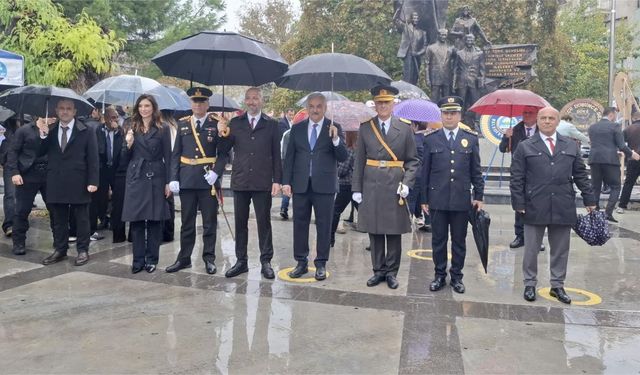 Söke’de Cumhuriyet coşkusuna yağmur engel olamadı