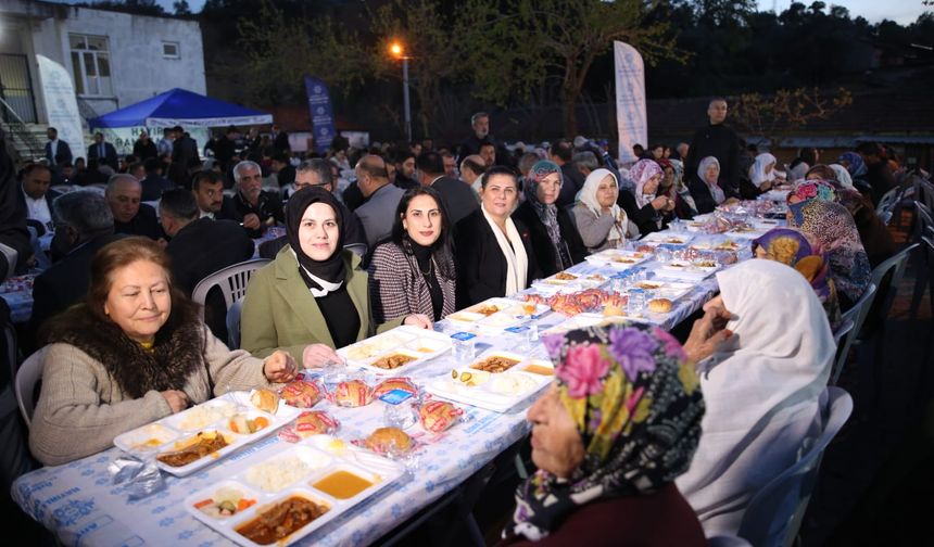 Büyükşehir Belediyesi iftar sofraları kurmaya devam ediyor