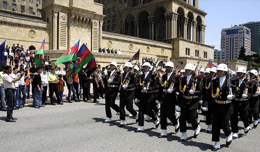 Azerbaycan bağımsızlığının 105. yılını kutluyor