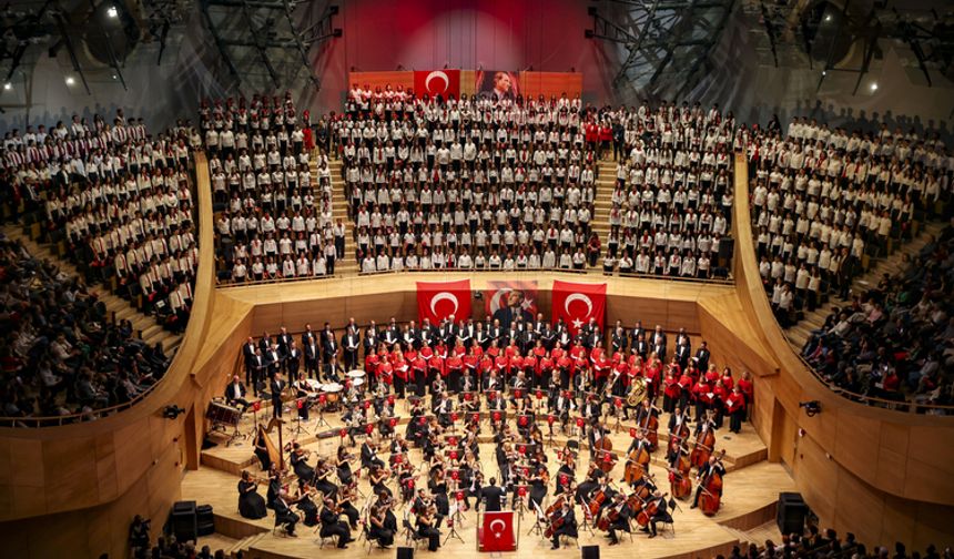 CSO, Büyük Önder Atatürk anısına özel konser verdi