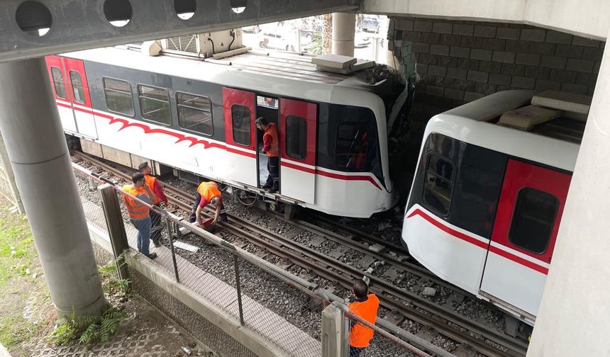 İzmir'de metro vagonu raydan çıkarak peron duvarına çarptı