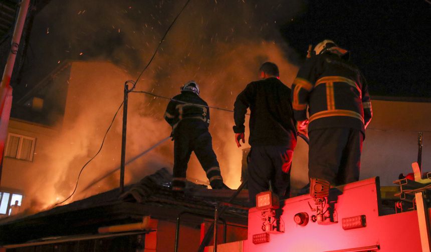 2 katlı müstakil evde çıkan yangın söndürüldü