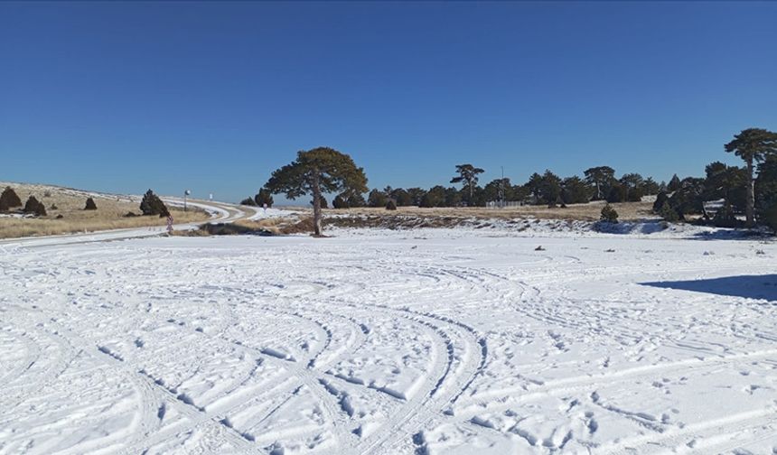 Yeterli kar yağmayan Salda Kayak Merkezi'nde sezon açılamadı