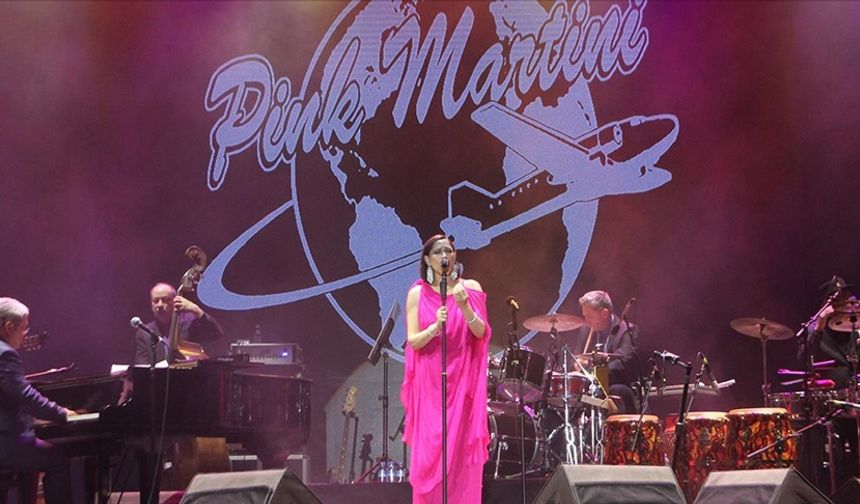 Pink Martini Antalya'da konser verdi