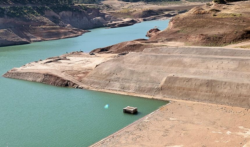 Denizli'de su seviyesi düşen Akbaş Barajı'ndan içme suyu alımı durduruldu