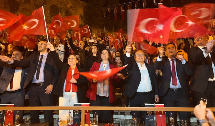 Moğollar ve Musa Göçmen orkestrası Aydınlıları coşturdu