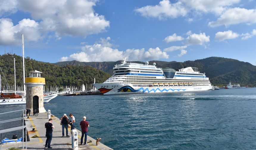 Yolcu gemisi "Aida Blu" ile Marmaris'e 2 bin 38 turist geldi