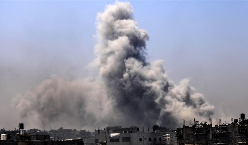 İsrail'in Gazze'de yerinden edilenlerin sığındığı okulu bombalaması sonucu 15 kişi öldü