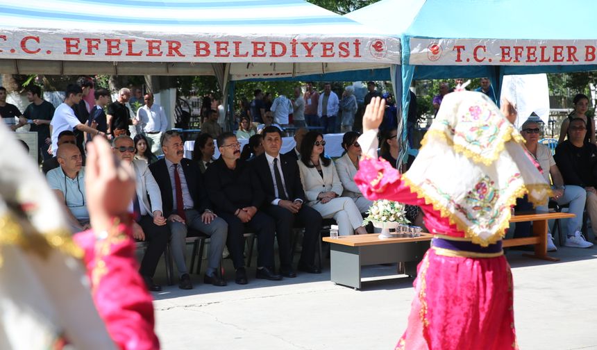 Efeler'de lise öğrencilerinden teknoloji ve bahar şenliği