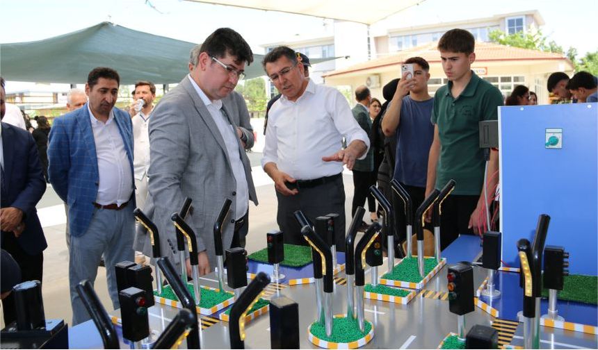 Çine'de TÜBİTAK 4006 Bilim Fuarı açıldı
