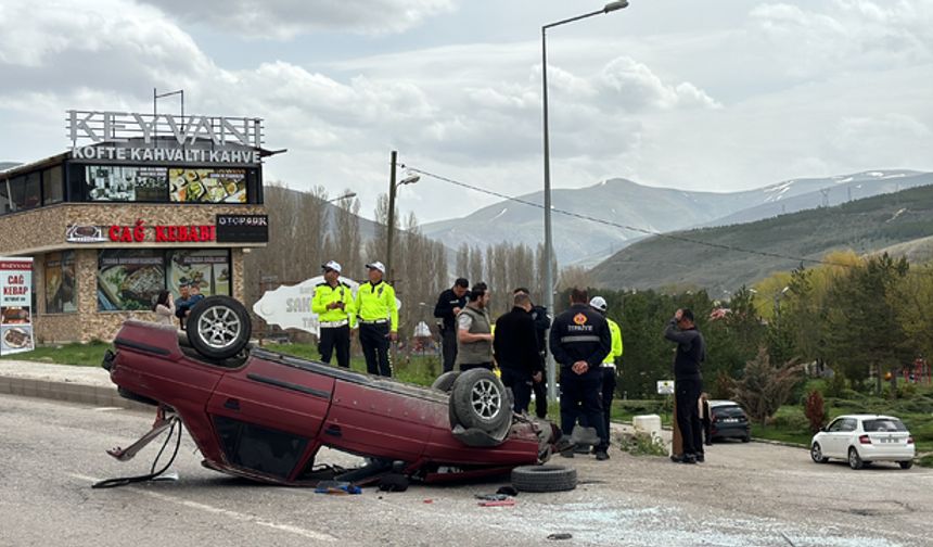 Devrilen otomobilden yaralı kurtuldular