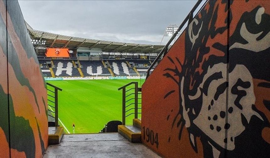 Hull City, ligden düşmekten son haftada kurtuldu