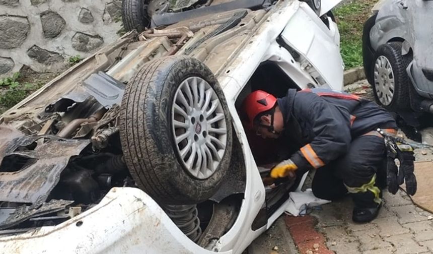 İstinat duvarından site bahçesine düşen otomobilin sürücüsü öldü