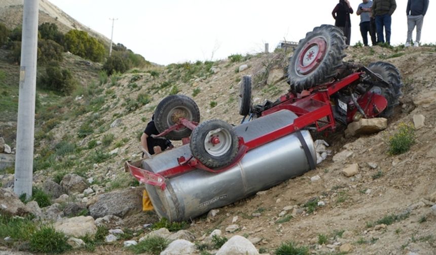 Şarampole devrilen traktörün sürücüsü öldü