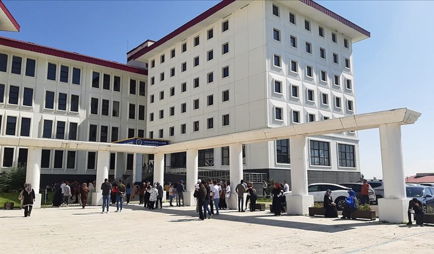 Ardahan Üniversitesinden "kampüste ayı görüldü" uyarısı